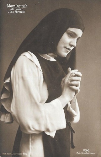 Mary Dietrich in Das Mirakel