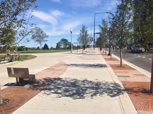 Sidewalk-level bike path along Roosevelt Road at Grant Park