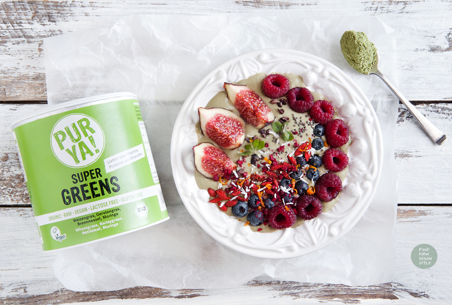 Green smoothie bowl with super greens
