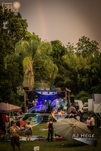 trees sunset summer people music nature festival musicians canon fun prime orlando rainbow community day audience florida stage group review band bubbles event talent article perform goldenhour summersolstice 2015 60d furtographer newsource superbubble ajhegephotography ajhégephotography bambooartscelebrationcenter