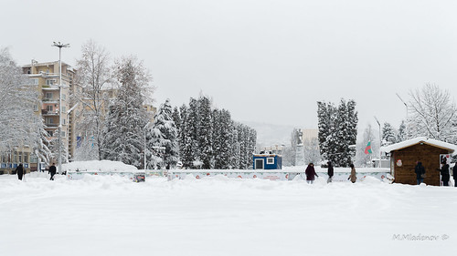 2017 bulgaria d3200 january montana nikon people center centrum citiscape city cityview monument snow snowing winter wlaking