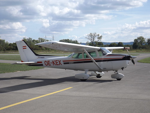 OE-KEX Cessna 172 Stockerau 20-09-15