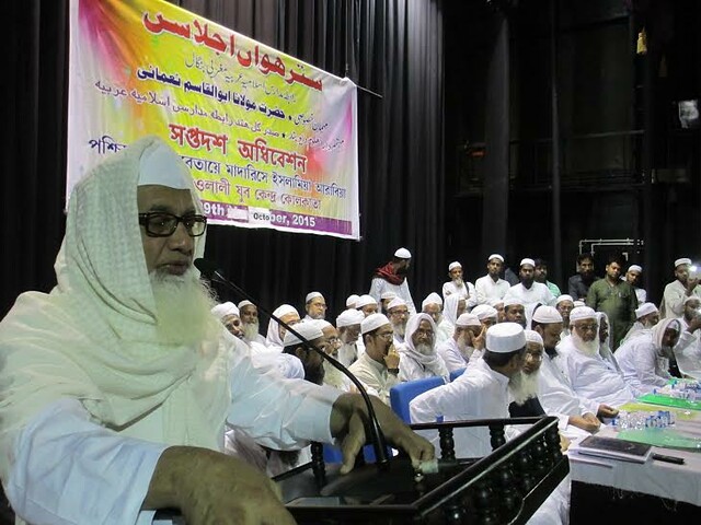 Maulana_Abul_Qasim_Numani_in_a_conferene_at_Maulali_youth_centre_hall_of_WB_rabetaye_madarise_islamia_arabia_on_29th_october