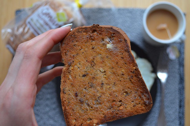 Genius Gluten Free bread in Germany review Dunkeles Mehrkornbrot buttered toast with breakfast