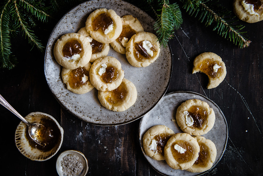 fig jam & goat cheese cookies | two red bowls
