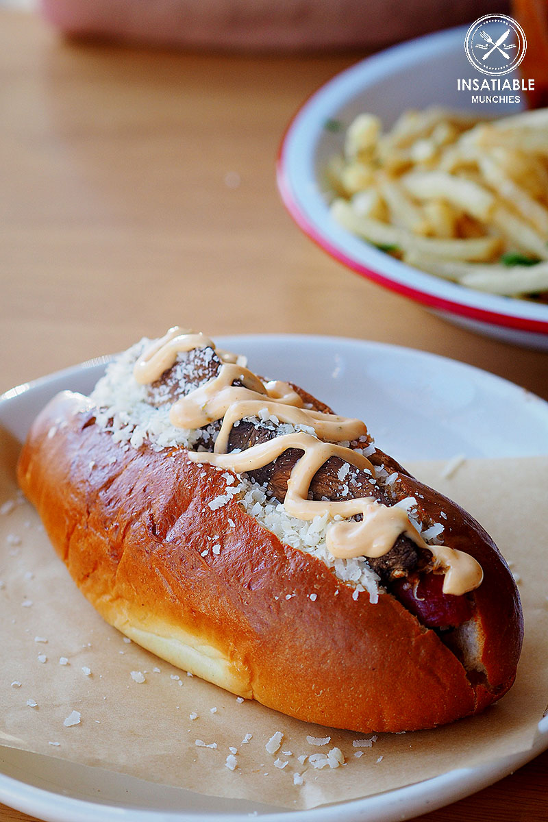 Sydney Food Blog Review of Bloody Mary's, Darlinghurst: Yankee Doodle Classic Hotdog, $13