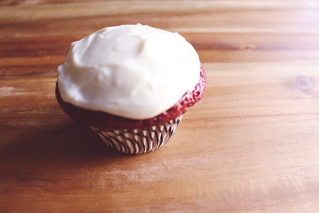 greek yogurt 52 ways: # 25 red velvet cupcakes