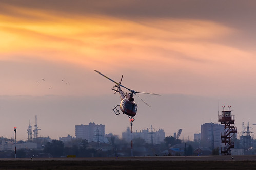 sunset sky clouds plane canon airplane fly photo airport russia outdoor aircraft aviation air helicopter airline takeoff runway spotting airliner eurocopter as350 rostovondon lightroom planespotting авиация ростовнадону urrr авиа взлет споттинг ra07275