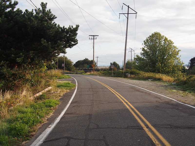 Frager Road: A trail and road combination creates a parallel alternate route to the Green River Trail in Kent.