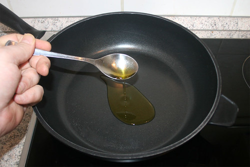 20 - Olivenöl erhitzen / Heat up olive oil