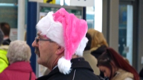 ‘trentbarton’ pink santa hat on ‘Dennis Basford’s railsroadsrunways.blogspot.co.uk