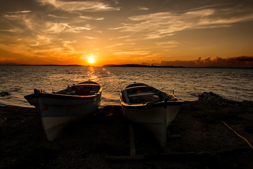 boat light gölyazı apolyont sunset uluabat bursa turkey lake clouds