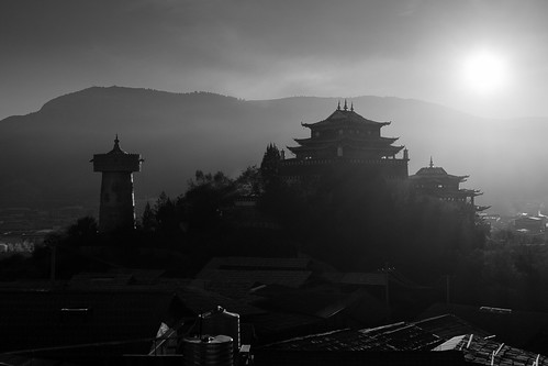 blackandwhite china shangrila sunrise temple yunnandiqingzangzuzizhizhouyunnanshengchinacn