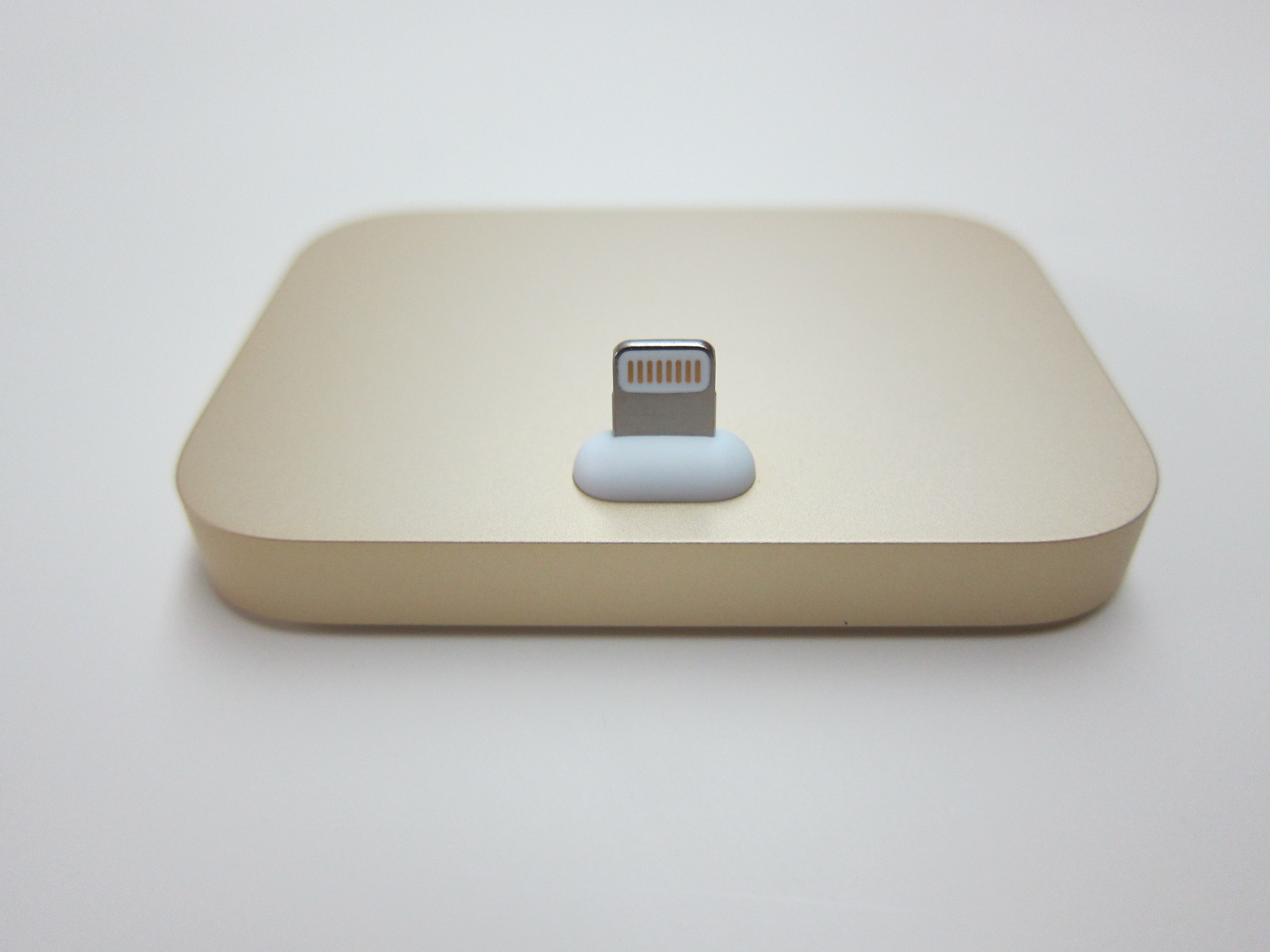 Apple iPhone Lightning Dock (Gold) « Blog 