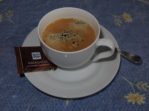 Kaffee mit Stück Schokolade
