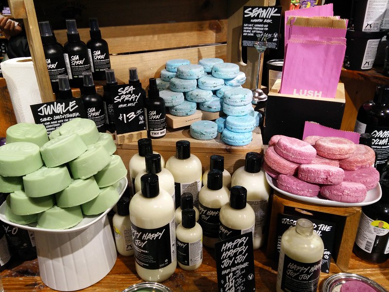 Travellers Gift Guide 2015 Lush Shampoo Bar | packmeto.com