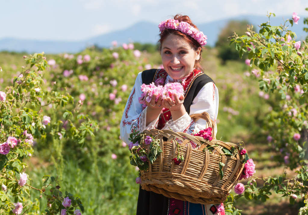 Femme en habit traditionnel, Vallée des roses