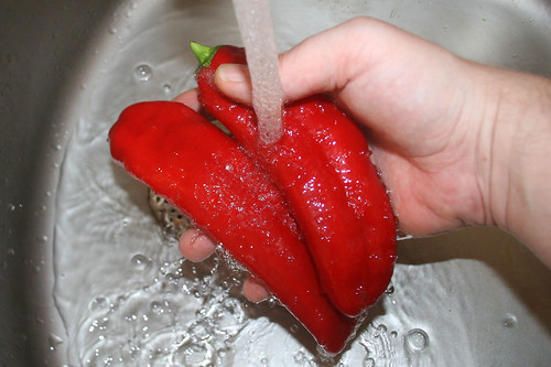 25 - Spitzpaprika waschen / Wash pointed pepper