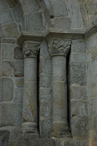 architecture capital colonne romane chapiteau portailroman baieromane