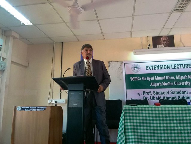 Prof. Shakeel Samdani delivering an extension lecture at AMU Malappuram Centre