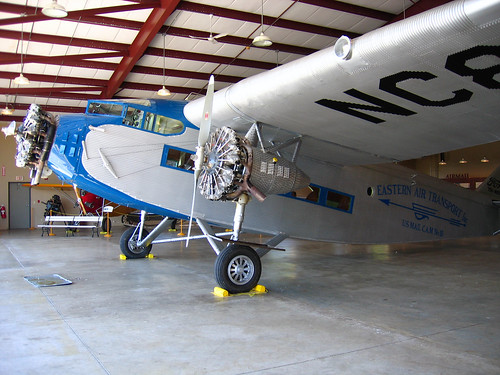 blue usa history 2004 museum wisconsin airplane aircraft air transport hangar machine aeroplane civil wi oshkosh 1929 henryford fordtrimotor multiengine monoplane tingoose threeengine n8407