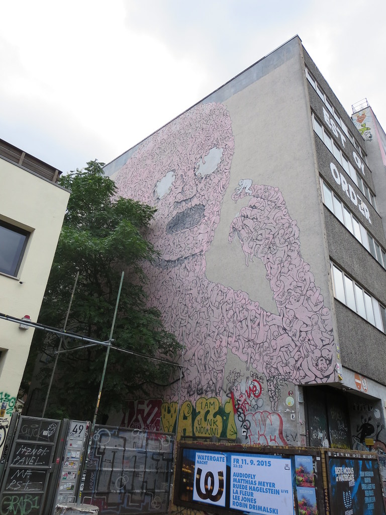 Blu mural (!!!), Berlin (1)