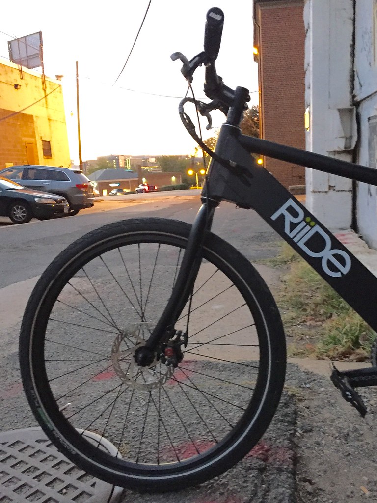 Disc brakes and big tires - perfect for the city