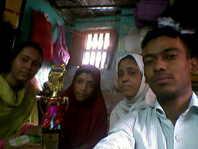 Ayesha_with_her_family