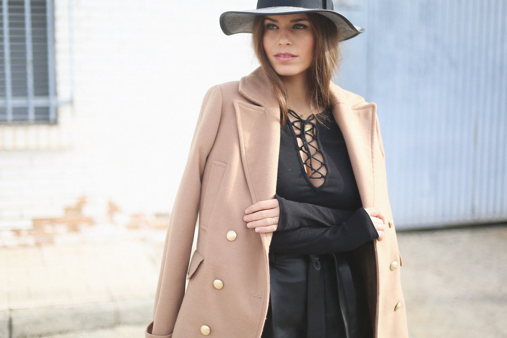 jessie chanes - lace up black top camel coat fox leather black shirt - 3