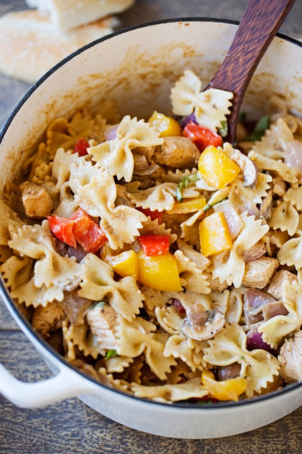 One Pot Creamy Cajun Chicken Pasta - An easy one pot recipe for Louisiana Chicken Pasta. This recipe is simple and takes about 30 minutes to make! #lousianachickenpasta #cajunchickenpasta #onepotdinners | Littlespicejar.com