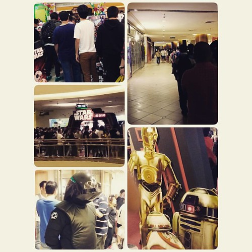 The long queue at my local #tru at midnight yesterday. All for the love of The Force Awakens merchandises. #starwars #forcefriday #geeksdotheunthinkable