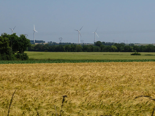 france field cycling tour camino wind pylon crop cycle turbine 2015 chemindesaintjaquesdecompostelle