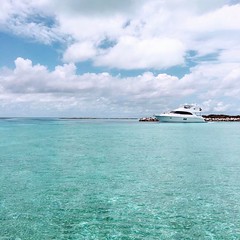 Heading out-Highbourne Cay #exuma #bahamas #yachtlife #yacht #boating #itsbetterinthebahamas #justgoshoot #livetravelchannel #cntraveler #cnbctravel #seascape