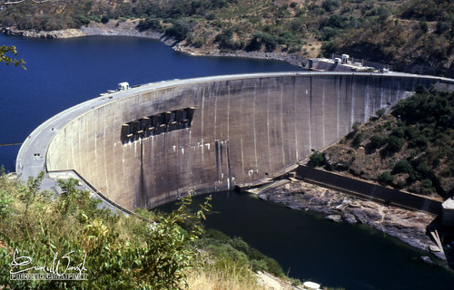 lake wall dam border zimbabwe zambia kariba lakekariba hydroelectric sluicegates failing karibadam