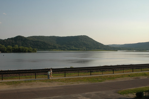 road trip travel summer vacation people mountain mountains water june wisconsin rural river mississippi landscape scenery country roadtrip 2006 tourists mississippiriver bluffs hotelview smalltown bluff trempealeau q2 innontheriver trempeauleaucity2006 e060628y ©jimfraziercom