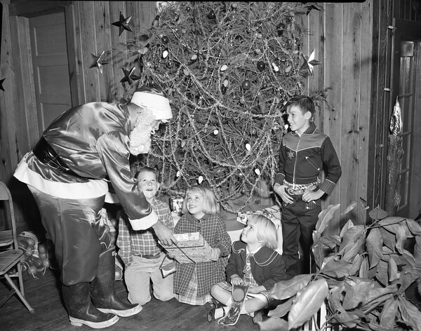 Santa Claus with children in Tallahassee