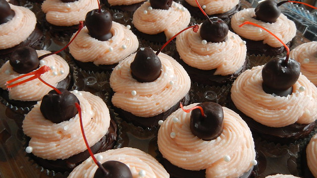 Meg's Wedding Cupcakes 10