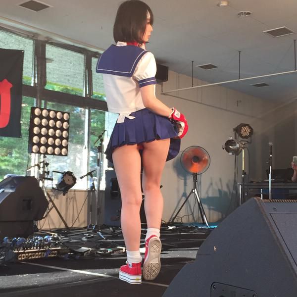 Iiniku Ushijima en「AOMORI ROCK FESTIVAL ’15～夏の魔物～」Like por esta chica!!!