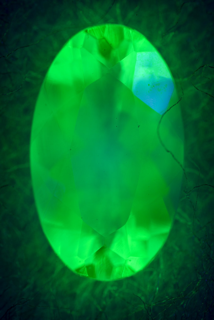 Hyalite (fluorescence)