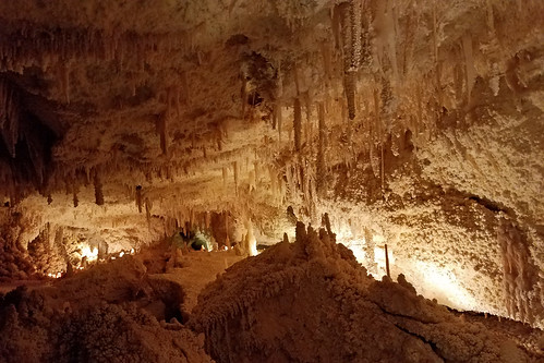 caverns caves sonora texas tx underground rock formations stalagtites stalagmites suttoncounty