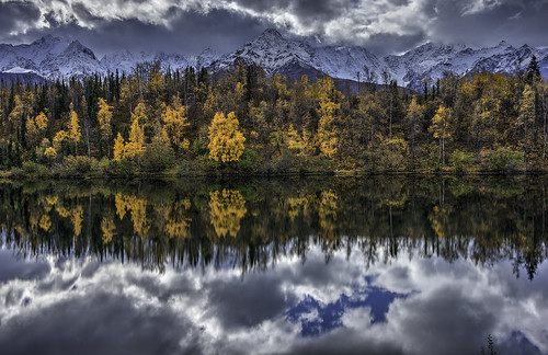 alaska chugachmountains glennhighway wienerlake reflection lake water mountains autumn fall trees ruby10