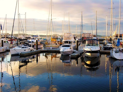 morning light boats waterfront australia tasmania hobart theworldthroughmyeyes nikonstunninggallery auselite twtmesh130829