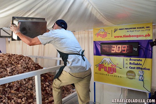 World's largest serving of roast pork or lechon 2015 - Philippines