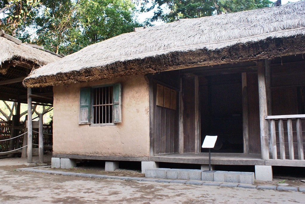 Maisons des Chams au musée ethnographique d'Hanoi.
