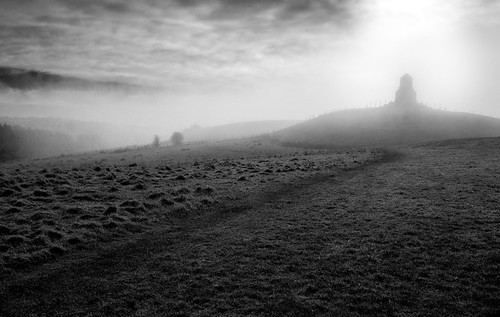 landscape mist misty monument blackandwhite monochrome wedgewood obelisk bignallhill staffordshire listedbuilding hill sunbeam