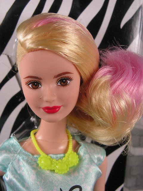 2014 Barbie Fashionistas CJY43 (1)