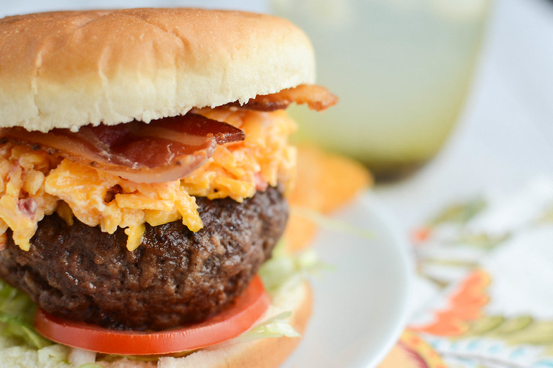 Bacon and Pimento Cheese Burgers - delicious (and easy!) homemade pimento cheese on top burgers with crispy bacon! 