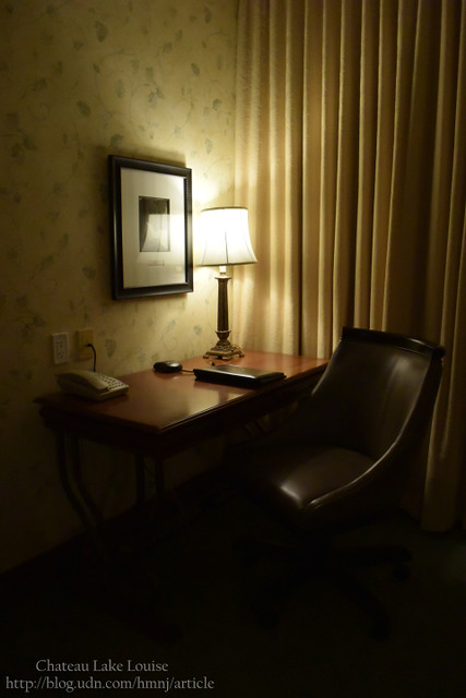 露易絲湖城堡飯店書桌