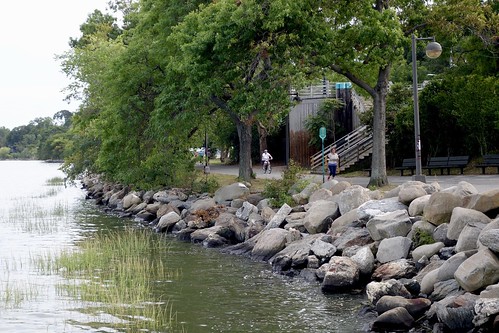 bayside nyc littleneckbay baysidemarina rocks joggers path shore queens park parkway crossislandparkway