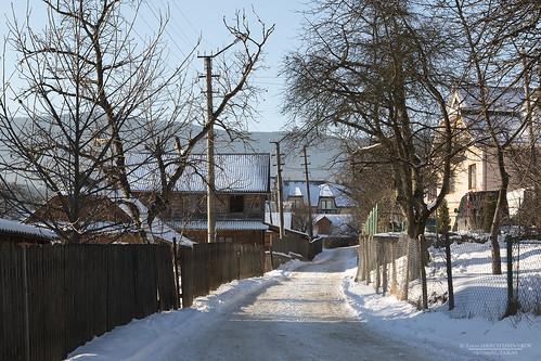 gtaras 24105 2017 canon village road street streetlevel winter ukraine sky